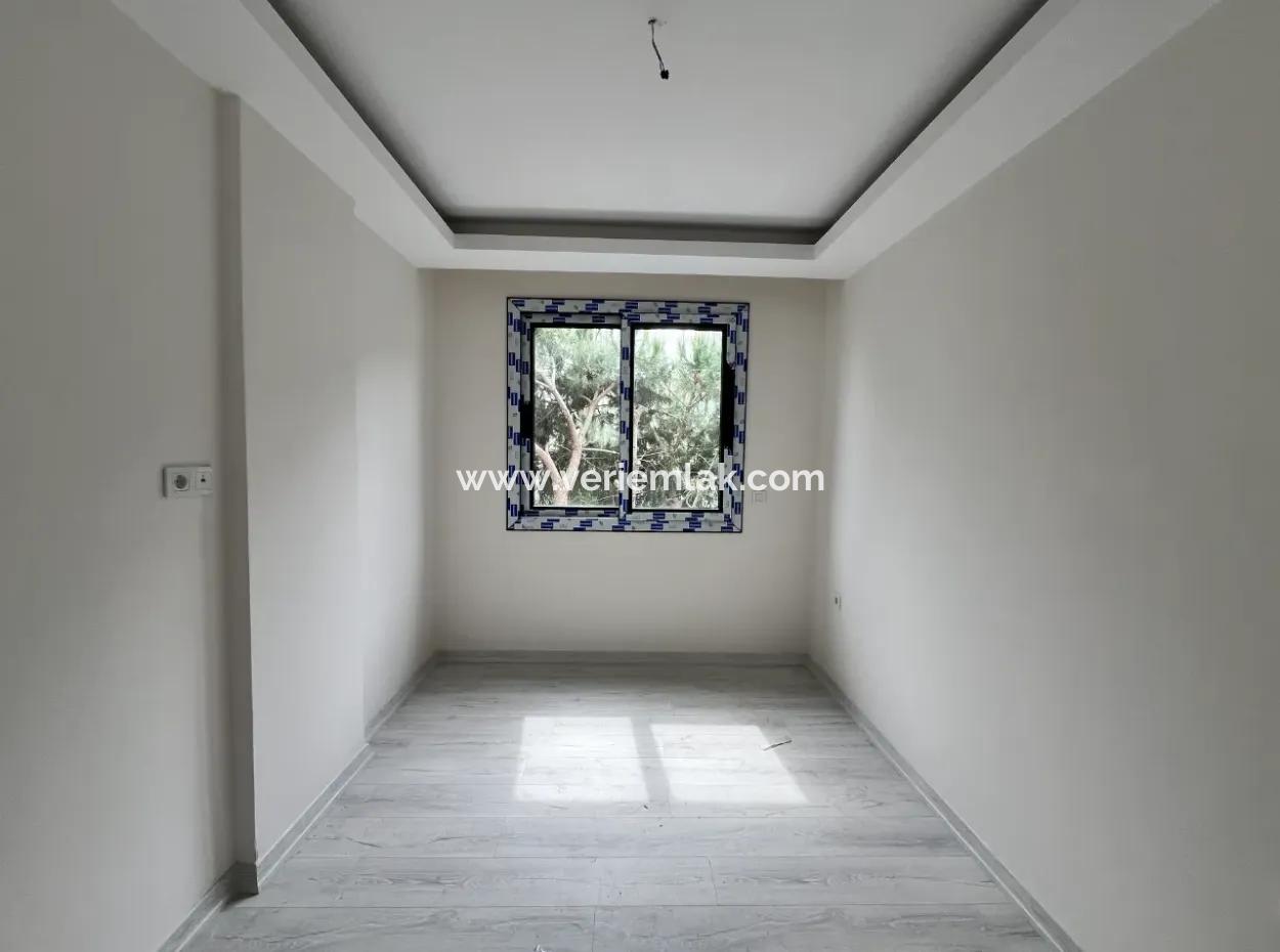 Seferihisar Mosque Neighborhood, 2Nd Floor, Large Balcony, 2 1 Zero Apartment