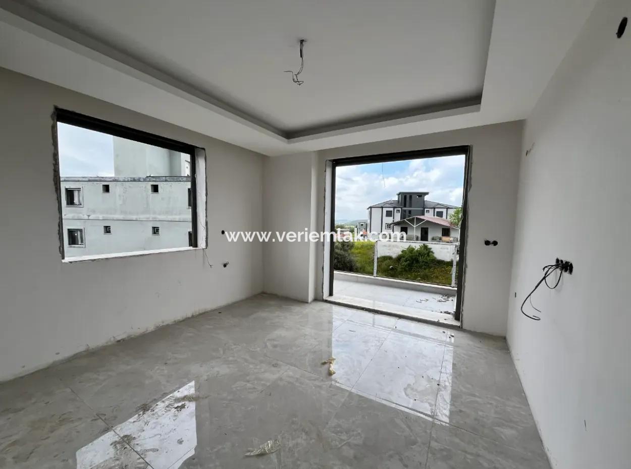 1 1 House For Sale With Luxury Architecture And Large Balcony On Seferihisar Gözsüzler Caddesi