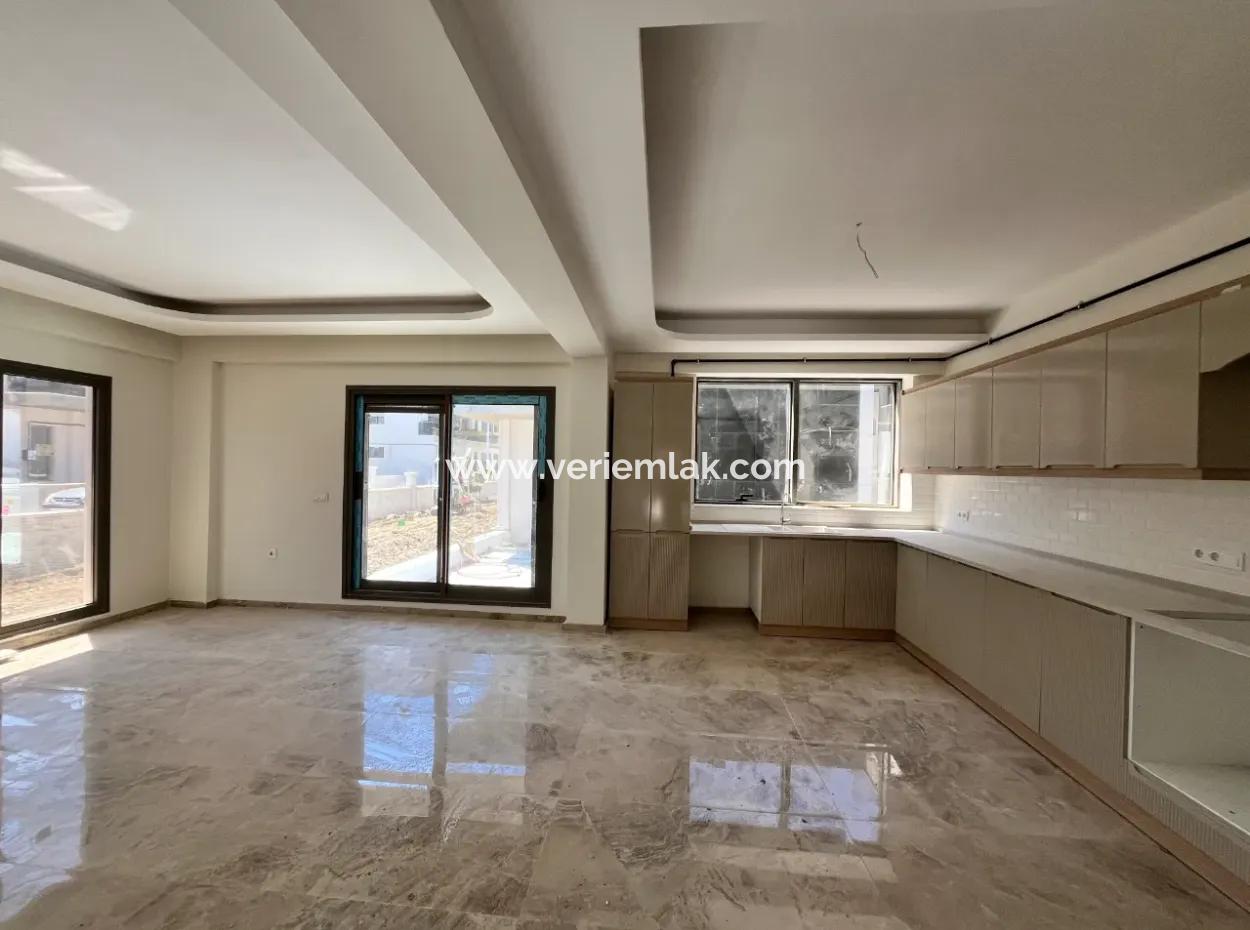 4 1 Villa For Sale With Luxury Architecture In A Complex In Seferihisar Hidirlik Neighborhood