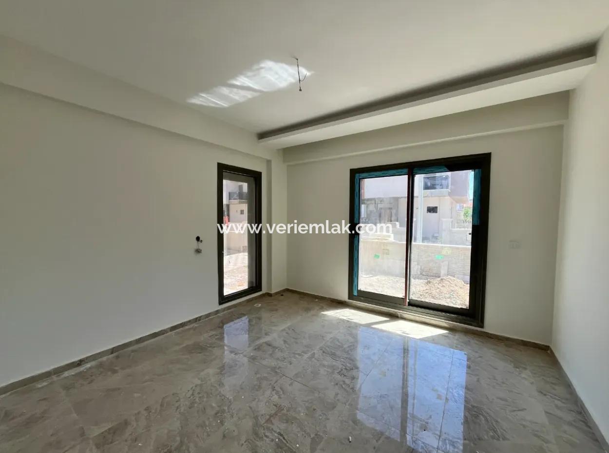 4 1 Villa For Sale With Luxury Architecture In A Complex In Seferihisar Hidirlik Neighborhood