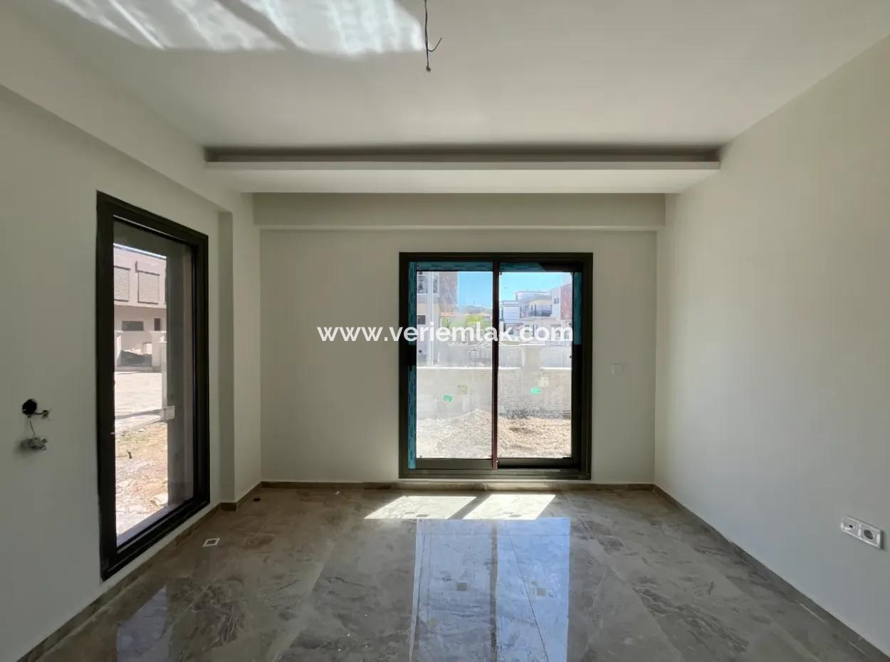 4 1 Villa For Sale With Luxury Architecture In A Complex In Seferihisar Hidirlik Neighborhood