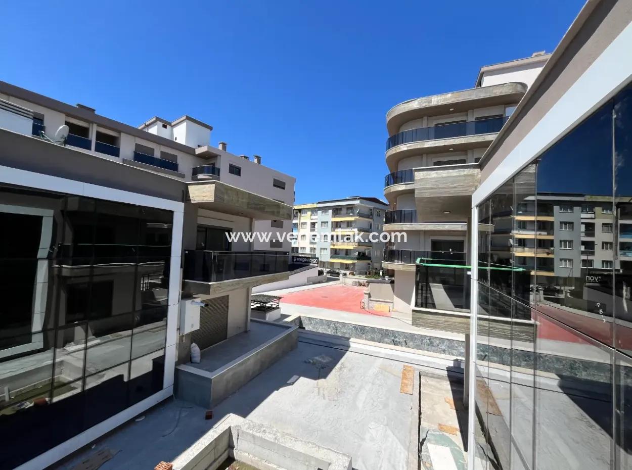 4 1 Villa For Sale With Luxury Architecture In A Complex In Seferihisar Hidirlik Neighborhood