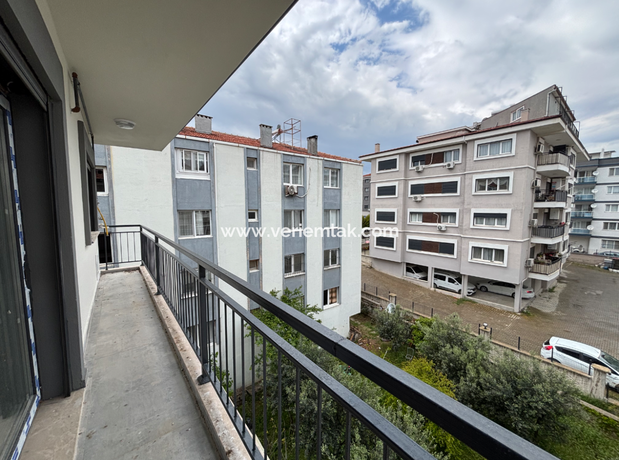 2 1 Apartment With Large Balcony For Sale Near The Main Street In Seferihisar Camikebir Neighborhood
