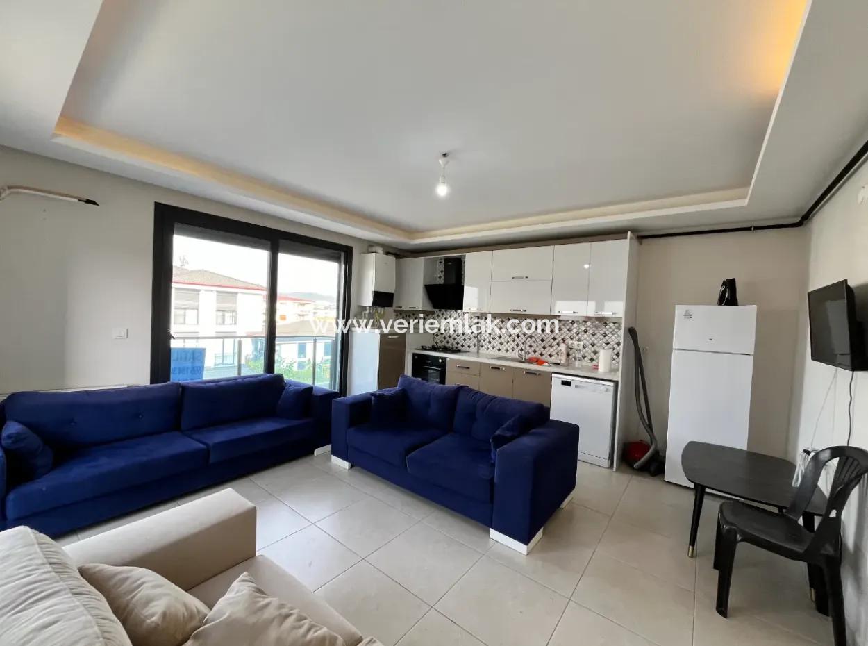 Apartment For Sale In A Complex In Seferihisar Camikebir Neighborhood