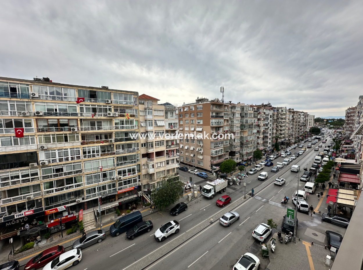 Üçkuyular Cadde Uzi Istinye Park Near Arakat Corner Ultralux