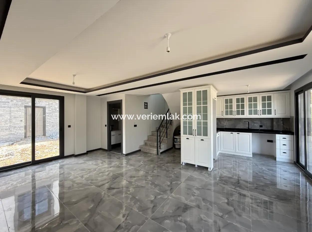 Villa For Sale In Camiikebir Neighborhood With Detached Entrance, Large Garden, Luxury Architecture