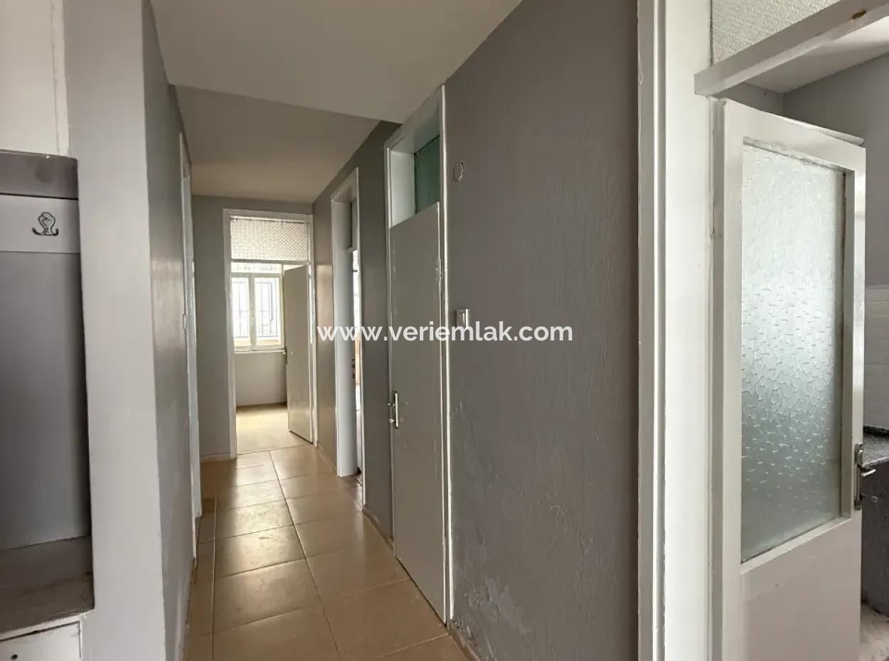 A Complete Building For Sale In Karabağlar Sarıyer Neighborhood With High Zoning Potential, Corner Location!