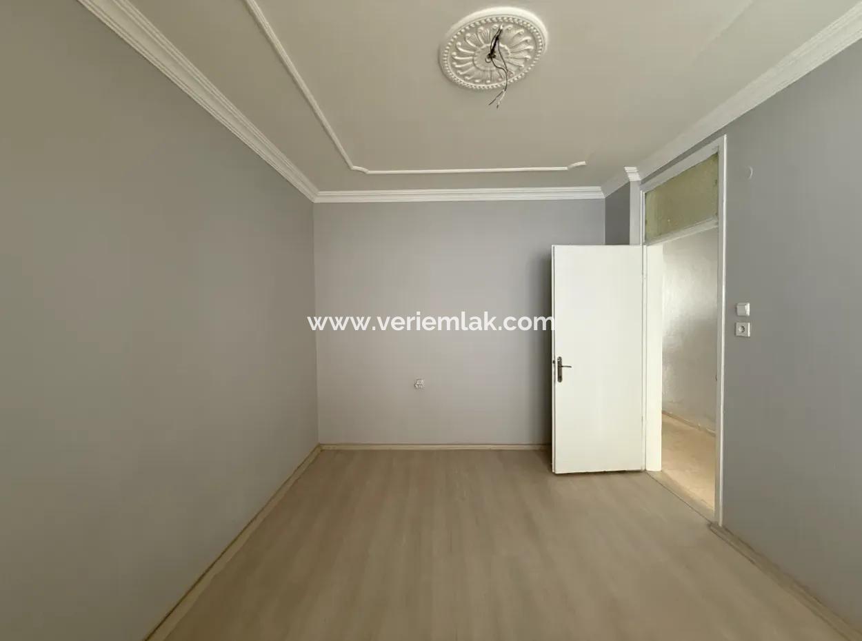 A Complete Building For Sale In Karabağlar Sarıyer Neighborhood With High Zoning Potential, Corner Location!
