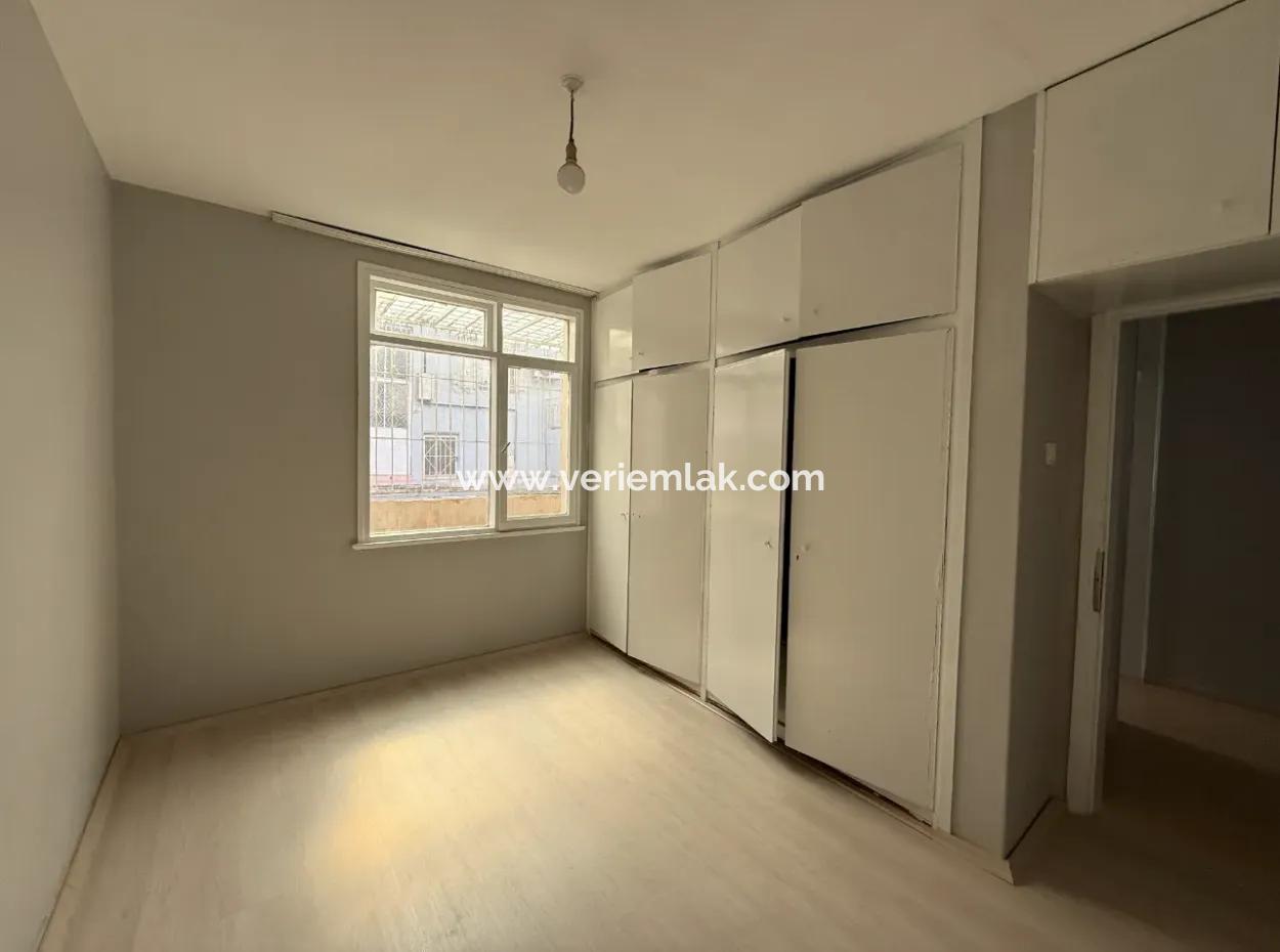 A Complete Building For Sale In Karabağlar Sarıyer Neighborhood With High Zoning Potential, Corner Location!