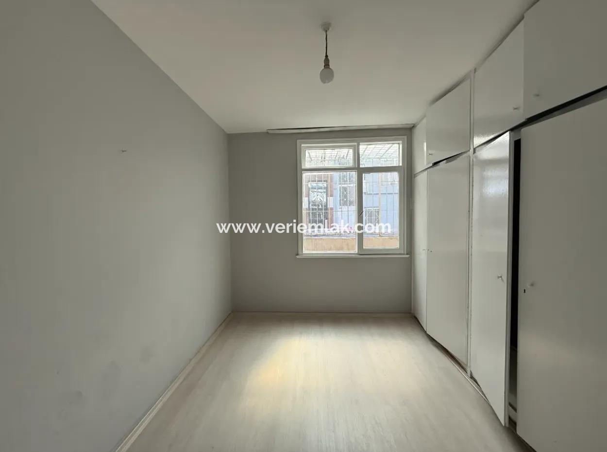 A Complete Building For Sale In Karabağlar Sarıyer Neighborhood With High Zoning Potential, Corner Location!