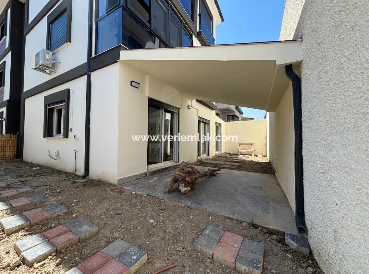 Seferihisar Camiikebir Neighborhood Gözsüzler District, Brand New Apartment Opportunity With Detached Garden