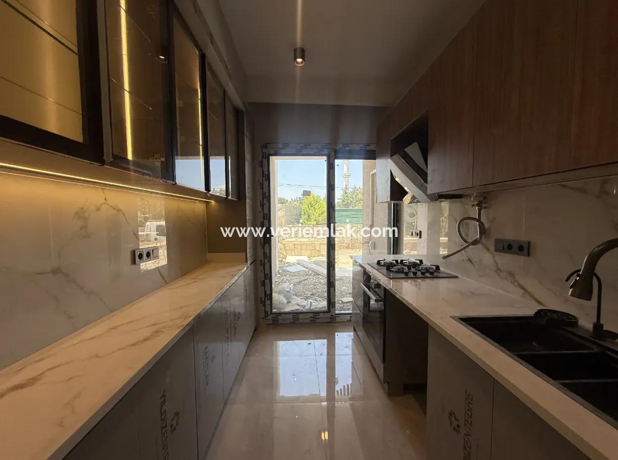 Brand New Apartment With Pool, Equipped With Luxury Details, In Seferihisar Çolakibrahimbey Neighborhood