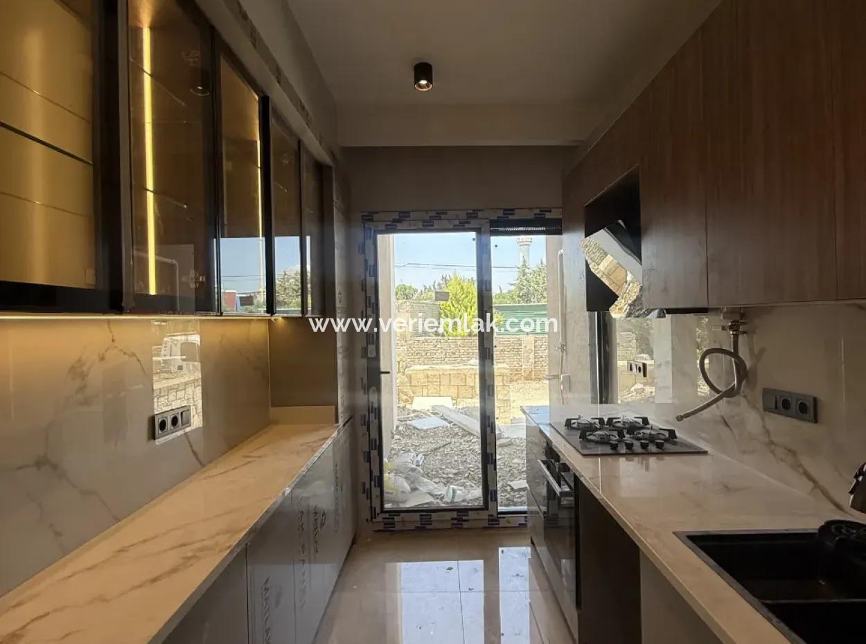 Brand New Apartment With Pool, Equipped With Luxury Details, In Seferihisar Çolakibrahimbey Neighborhood