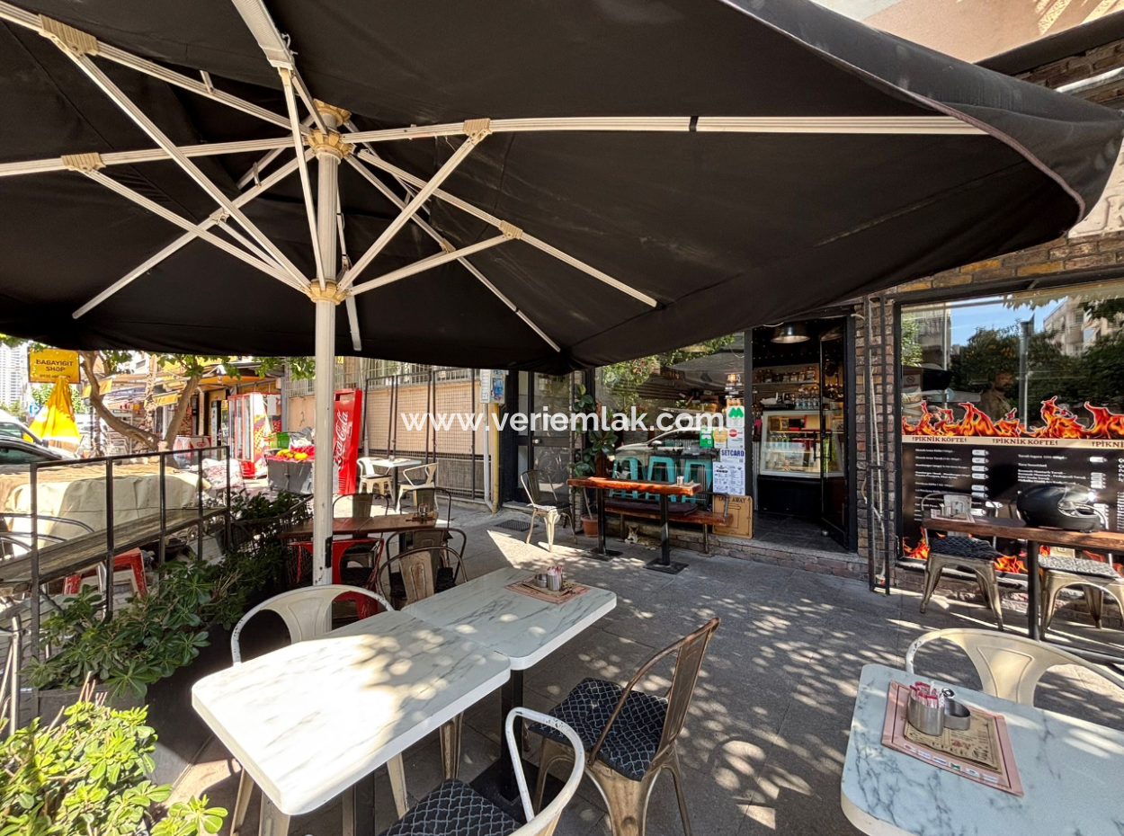 Near Alsancak Gazi Hospital 12M2 3M Façade Shop