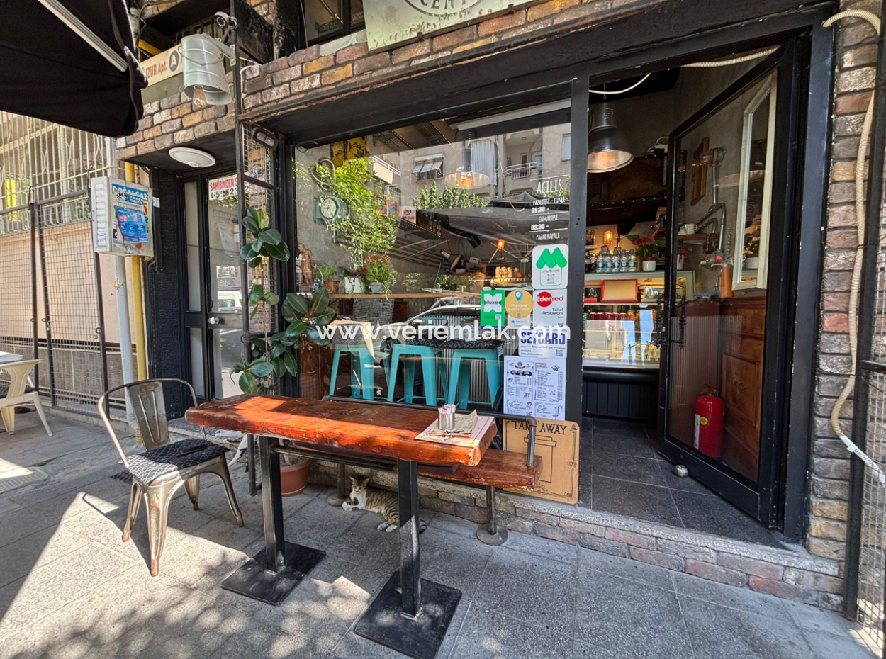 Near Alsancak Gazi Hospital 12M2 3M Façade Shop