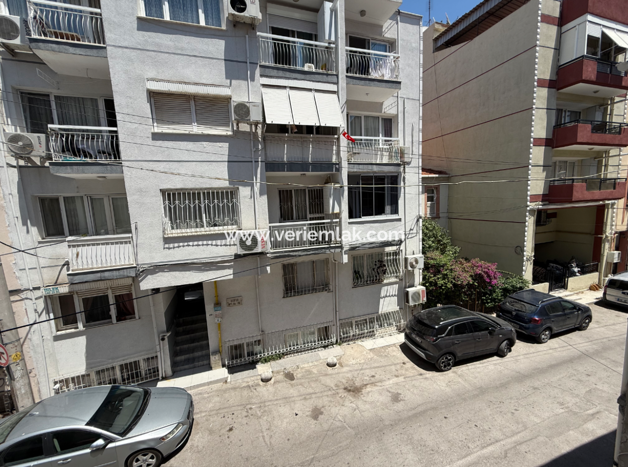 Renovated Natural Gas Apartment Close To The Street In Küçükyali