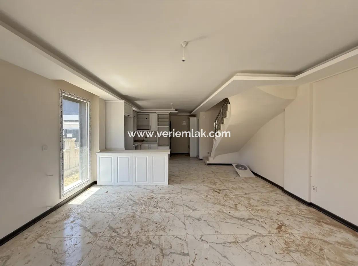 Comfortable And Investment Villa In The Heart Of Nature In Seferihisar Camikebir