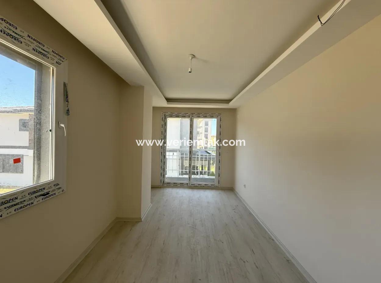 Comfortable And Investment Villa In The Heart Of Nature In Seferihisar Camikebir