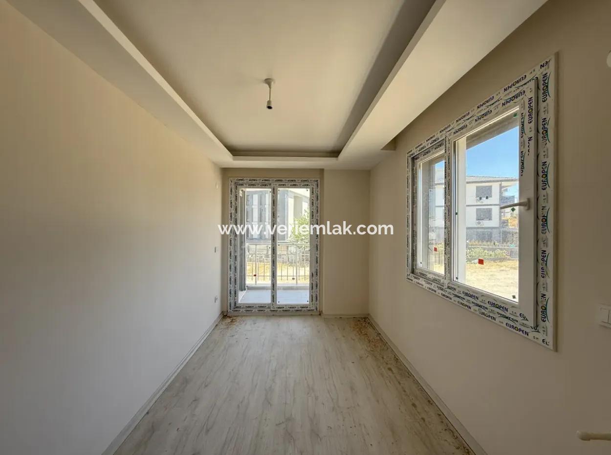 Comfortable And Investment Villa In The Heart Of Nature In Seferihisar Camikebir