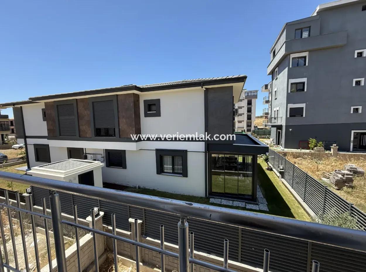 Comfortable And Investment Villa In The Heart Of Nature In Seferihisar Camikebir