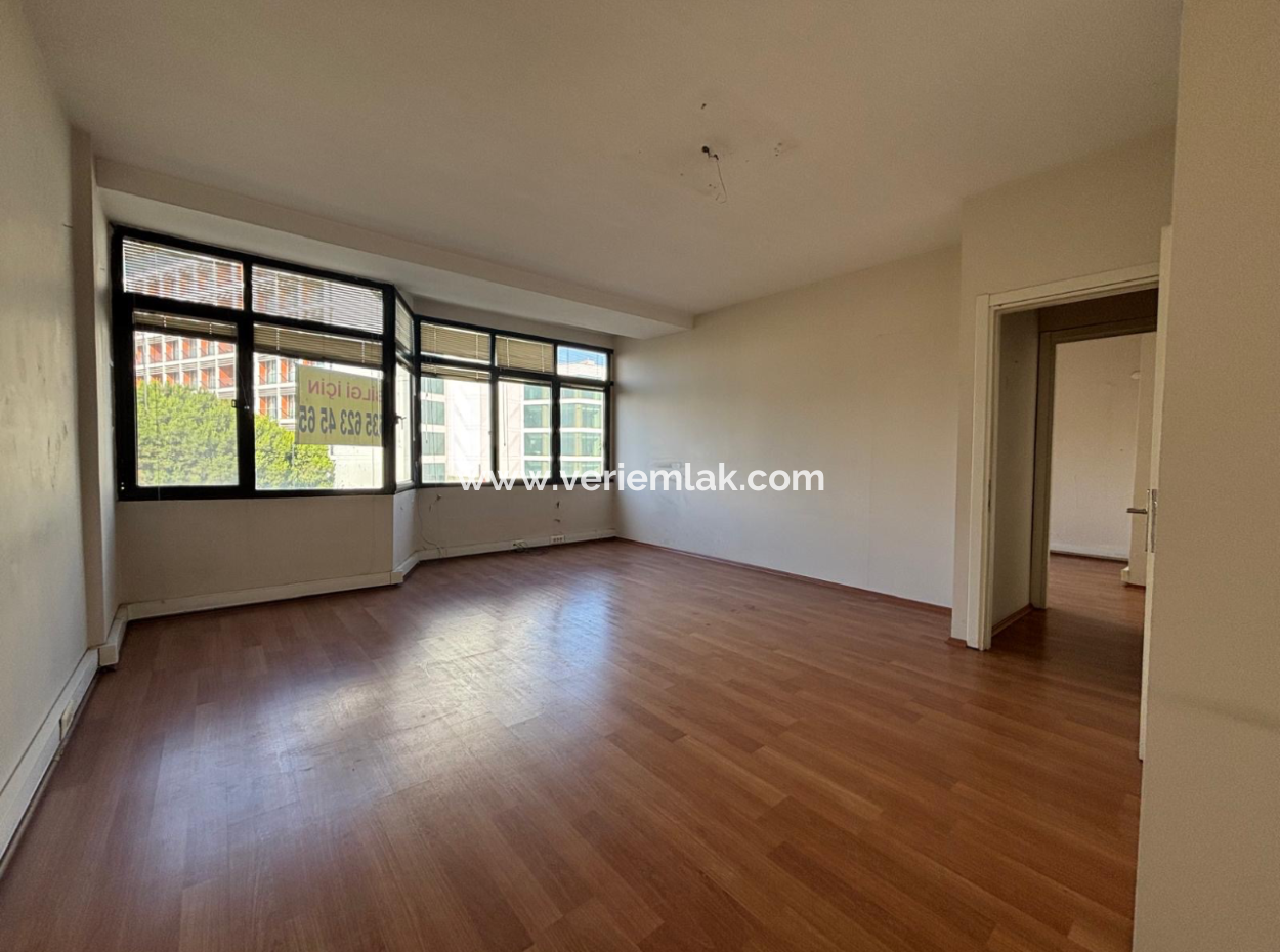 Near Alsancak Swiss Hotel 3 1 170M2 3Rd Floor Business For Rent / Office