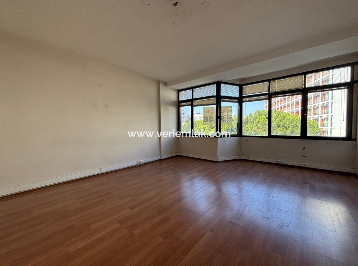 Near Alsancak Swiss Hotel 3 1 170M2 3Rd Floor Business For Rent / Office