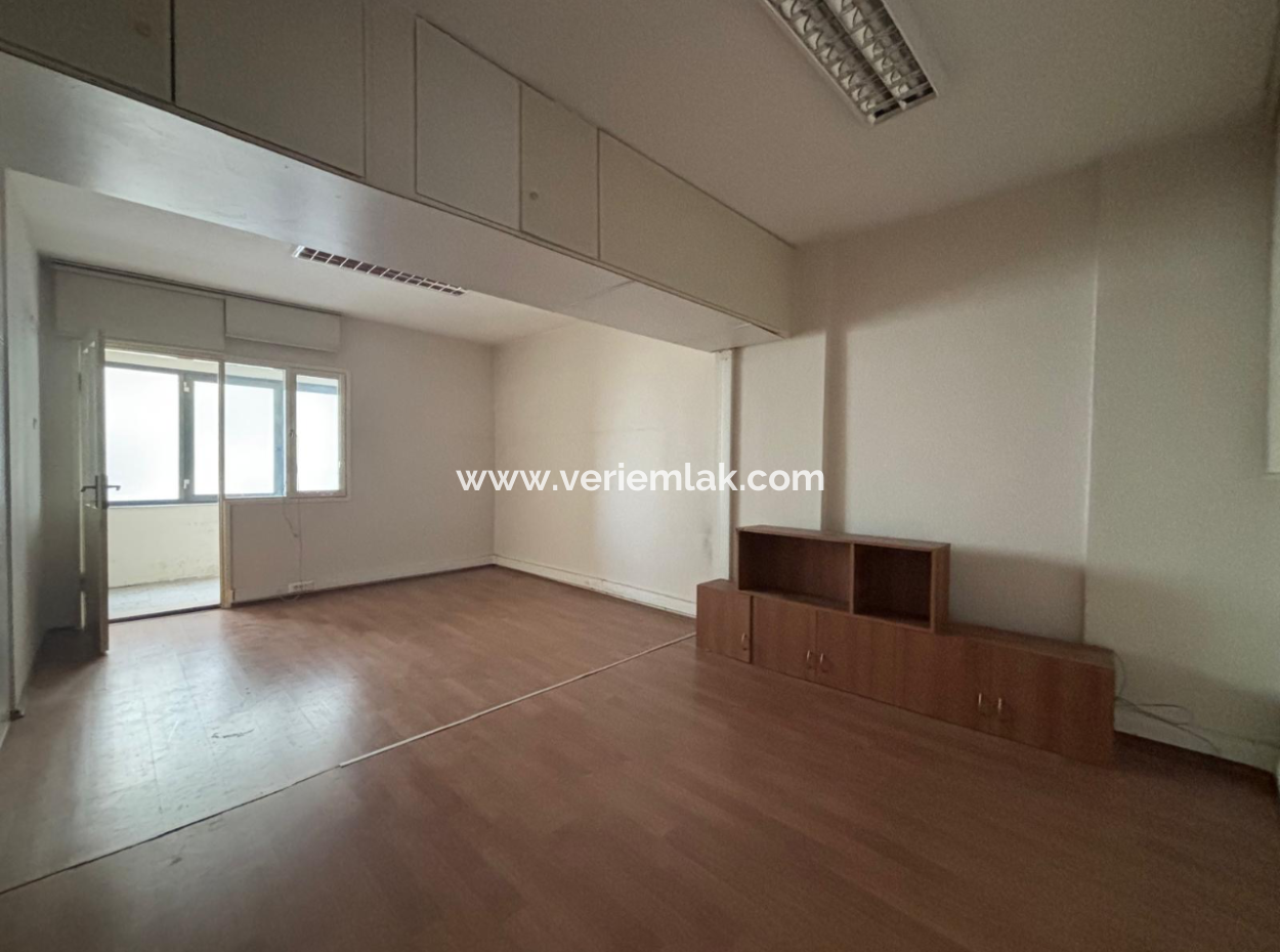 Near Alsancak Swiss Hotel 3 1 170M2 3Rd Floor Business For Rent / Office