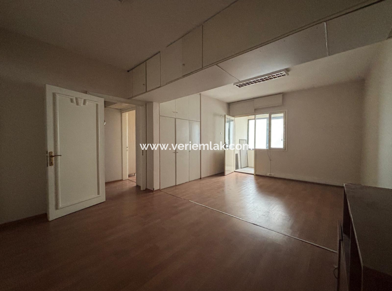 Near Alsancak Swiss Hotel 3 1 170M2 3Rd Floor Business For Rent / Office