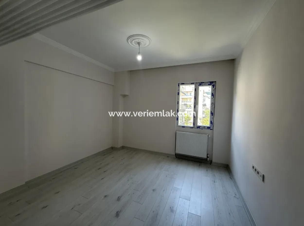 Centrally Located, Fully Renovated, Spacious And Comfortable 3 1 Apartment In Seferihisar Camikebir Neighborhood