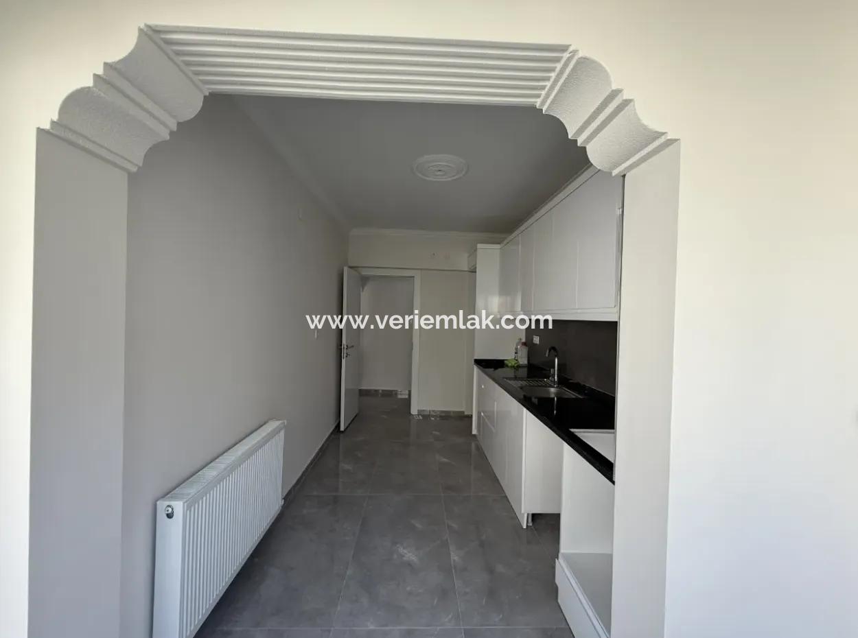 Centrally Located, Fully Renovated, Spacious And Comfortable 3 1 Apartment In Seferihisar Camikebir Neighborhood