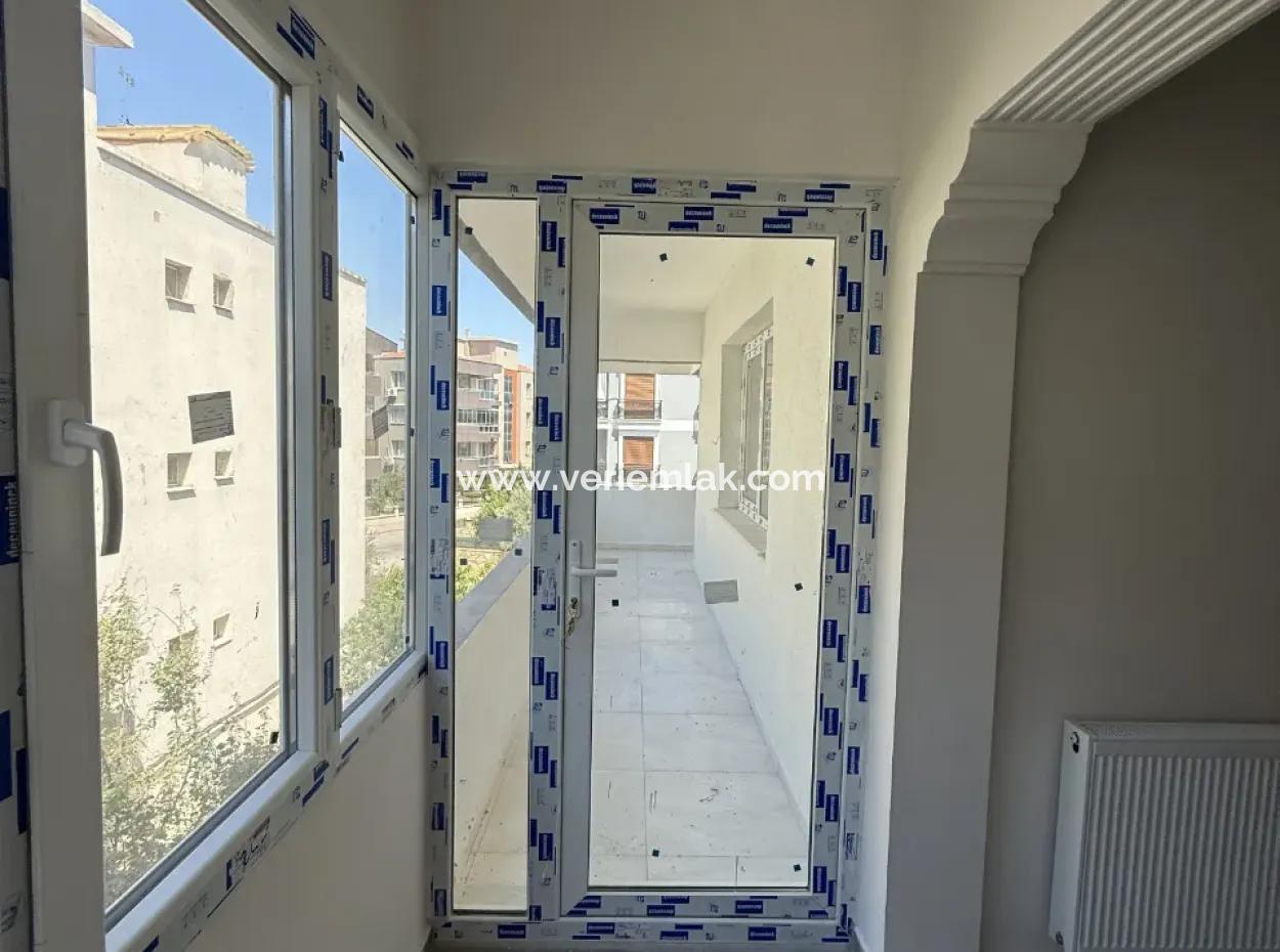 Centrally Located, Fully Renovated, Spacious And Comfortable 3 1 Apartment In Seferihisar Camikebir Neighborhood