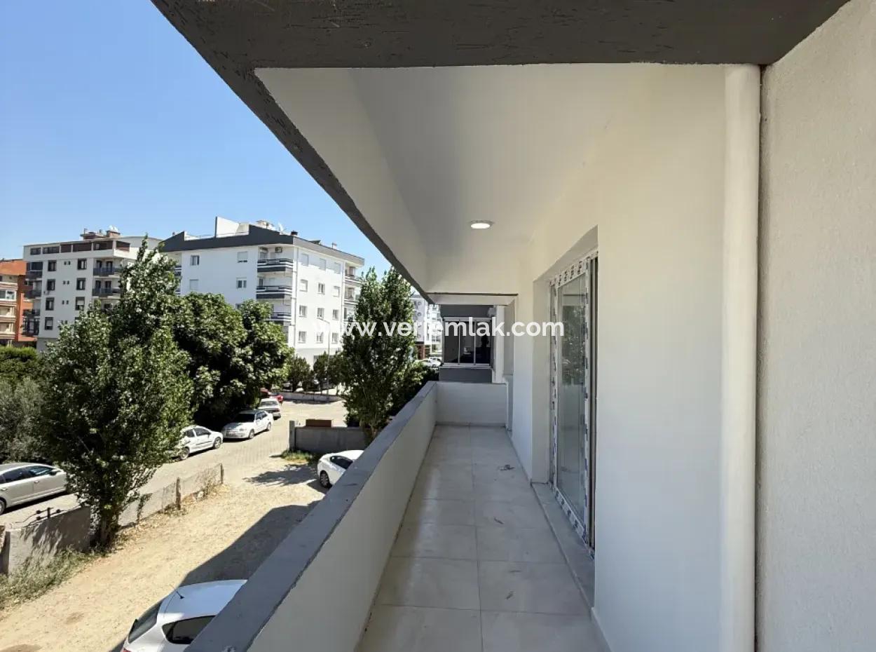 Centrally Located, Fully Renovated, Spacious And Comfortable 3 1 Apartment In Seferihisar Camikebir Neighborhood