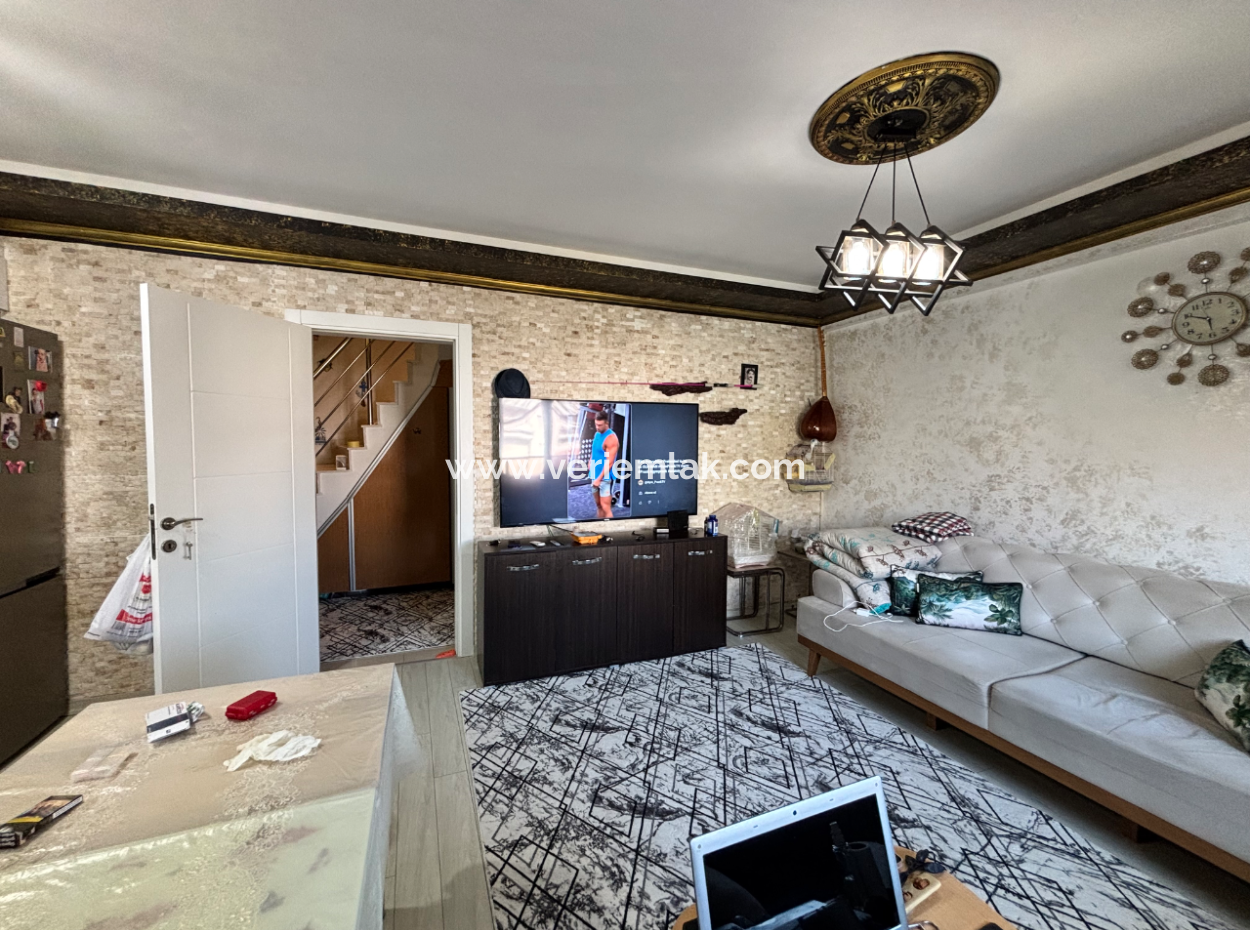 Comfortable Duplex Apartment For Sale In Seferihisar Hidirlik Neighborhood