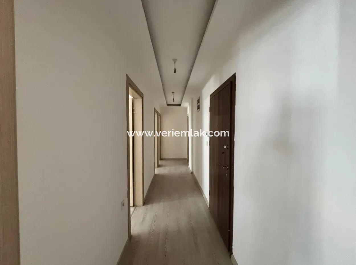 High Entrance In Seferihisar Çolakibrahim Bey Neighborhood 3 1 Spacious Apartment For Sale