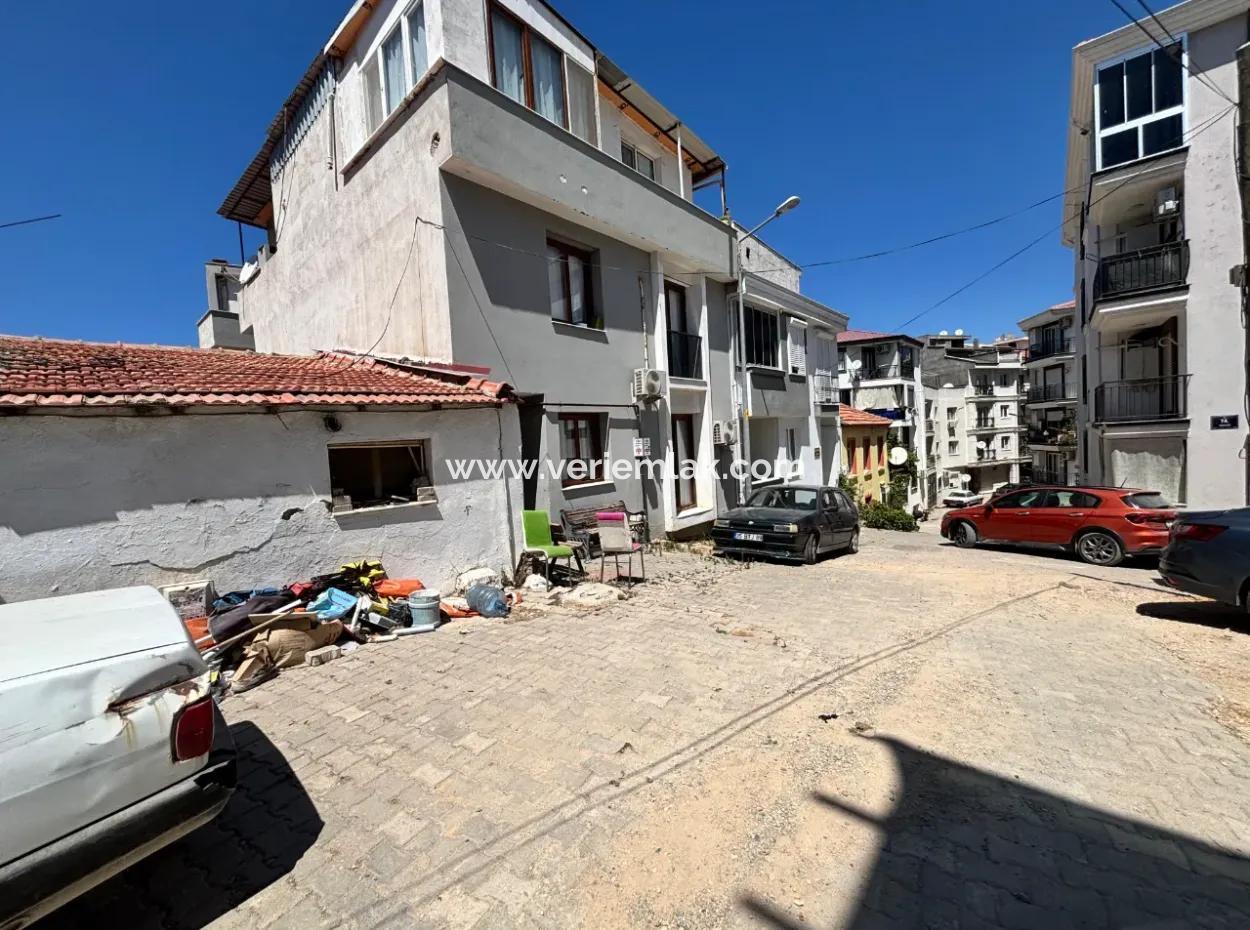 Corner Parcel In Seferihisar Hidirlik Neighborhood, 2 Storey Zoned Land For Sale