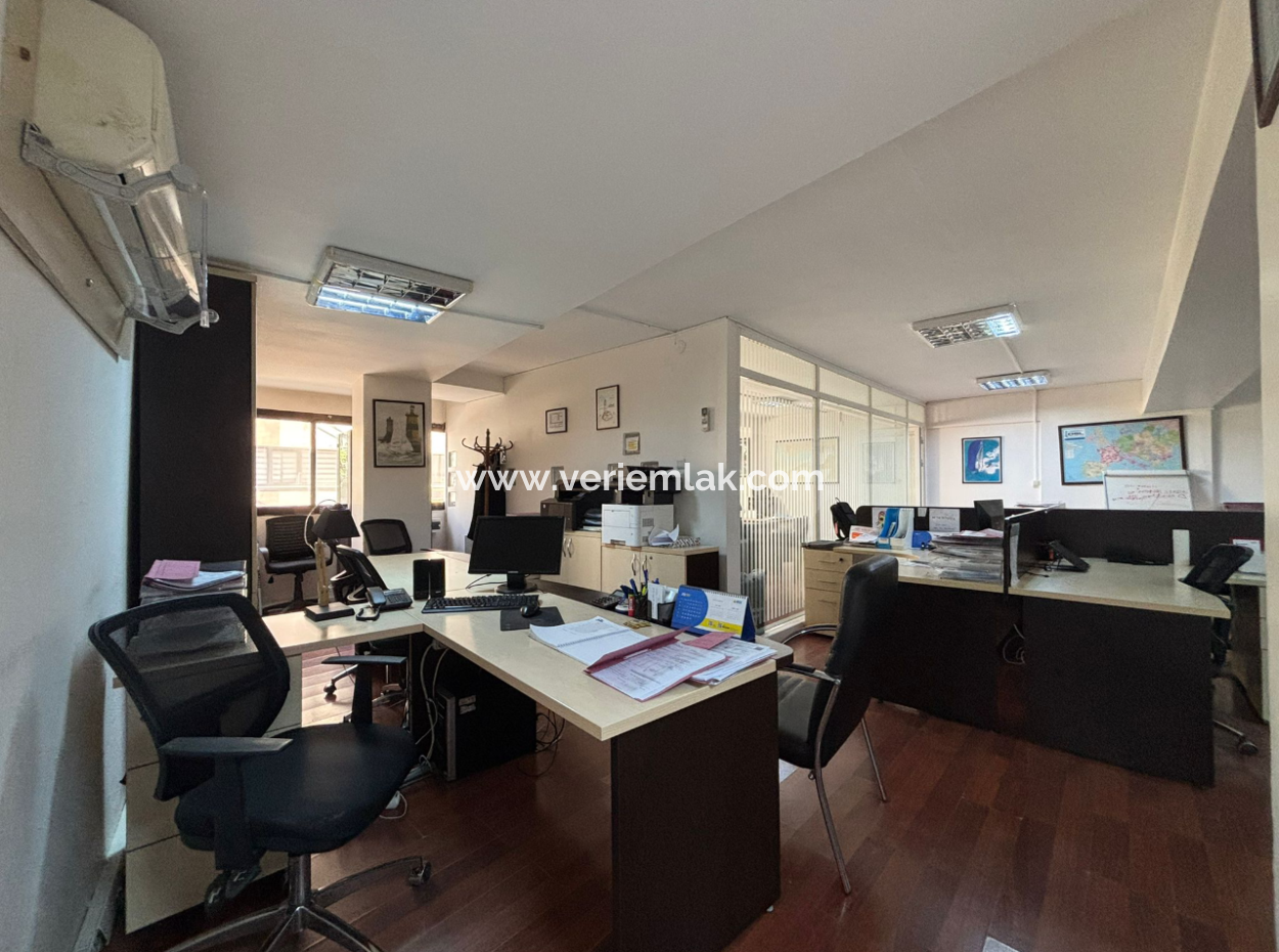 Near Alsancak Cyprus Martyrs 1St Floor 1 1 110M2 Workplace / Office For Rent With Wc!