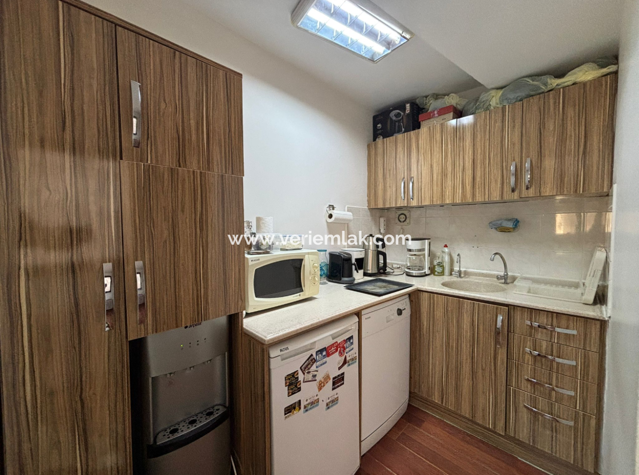 Near Alsancak Cyprus Martyrs 1St Floor 1 1 110M2 Workplace / Office For Rent With Wc!