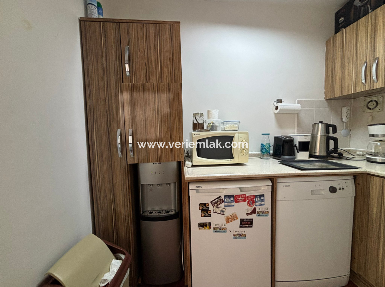 Near Alsancak Cyprus Martyrs 1St Floor 1 1 110M2 Workplace / Office For Rent With Wc!