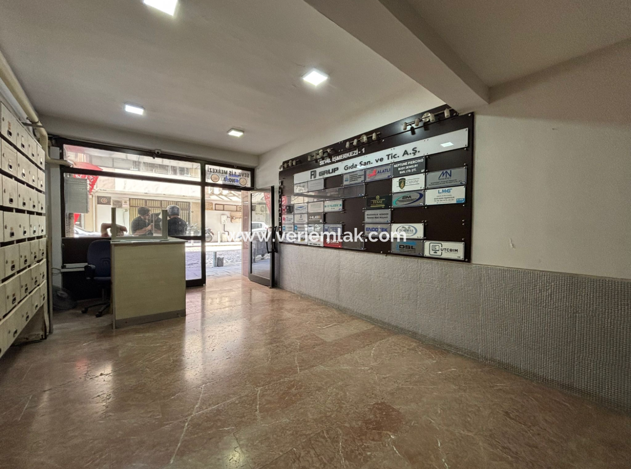 Near Alsancak Cyprus Martyrs 1St Floor 1 1 110M2 Workplace / Office For Rent With Wc!