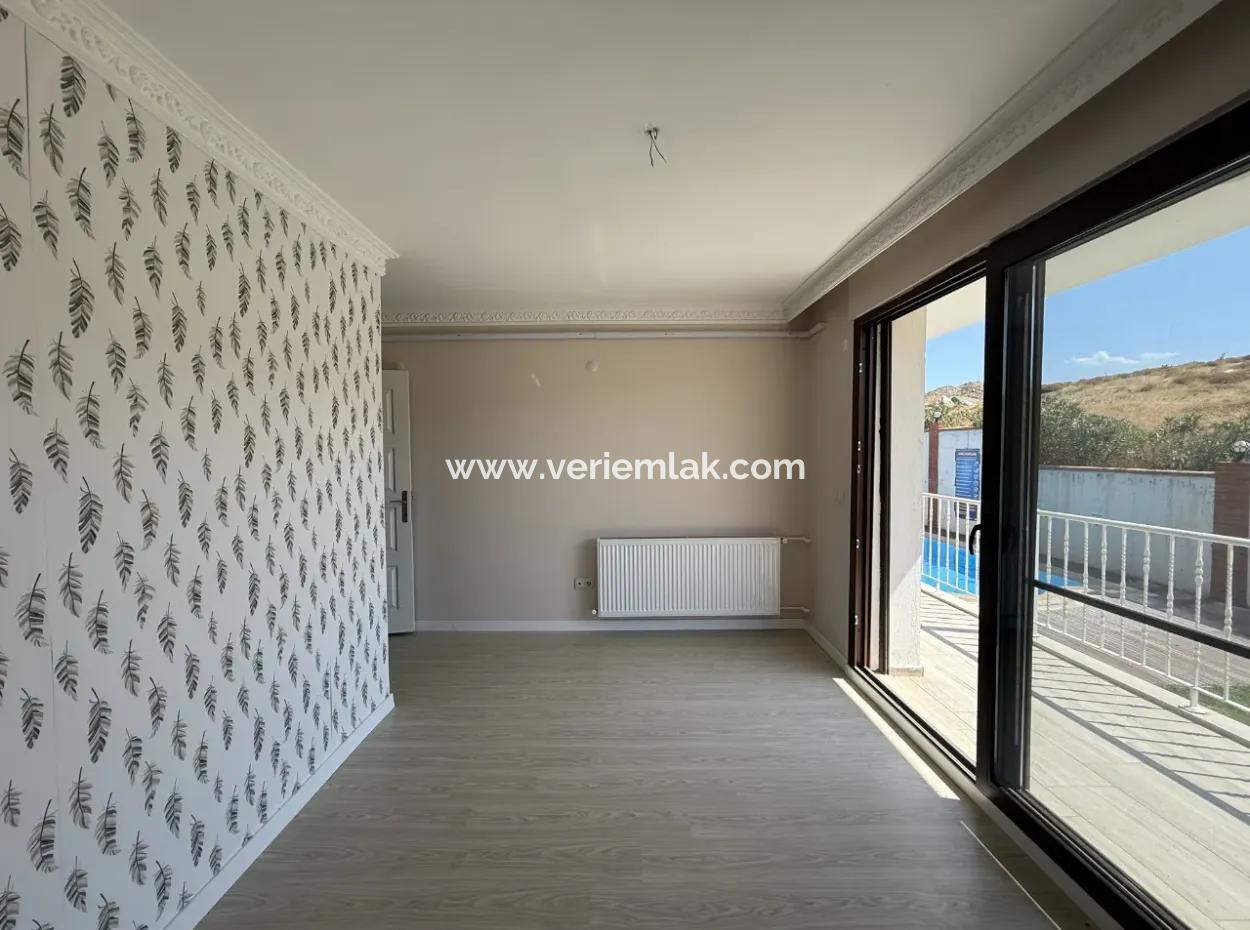 4 2 Duplex Flats For Sale In A Complex With Pool In Seferihisar Çolakibrahimbey Neighborhood