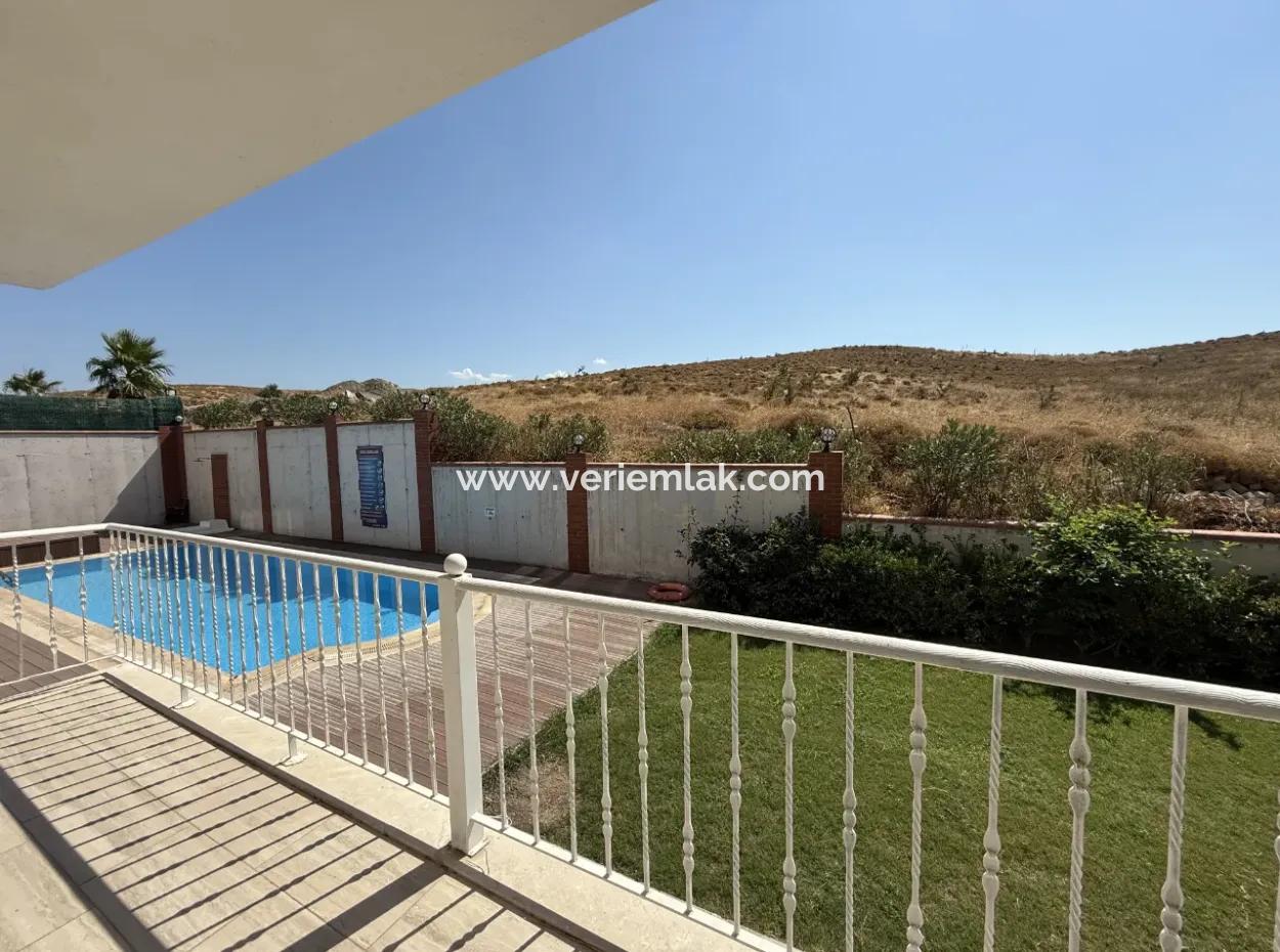 4 2 Duplex Flats For Sale In A Complex With Pool In Seferihisar Çolakibrahimbey Neighborhood