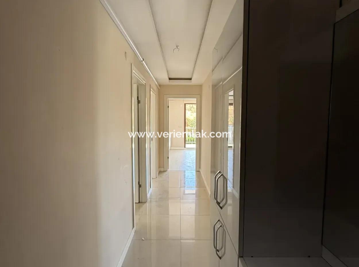 4 2 Duplex Flats For Sale In A Complex With Pool In Seferihisar Çolakibrahimbey Neighborhood