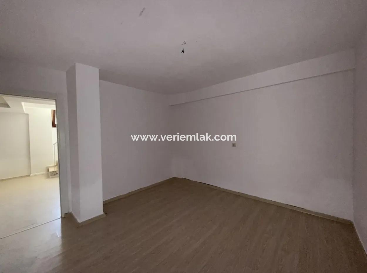 4 2 Duplex Flats For Sale In A Complex With Pool In Seferihisar Çolakibrahimbey Neighborhood