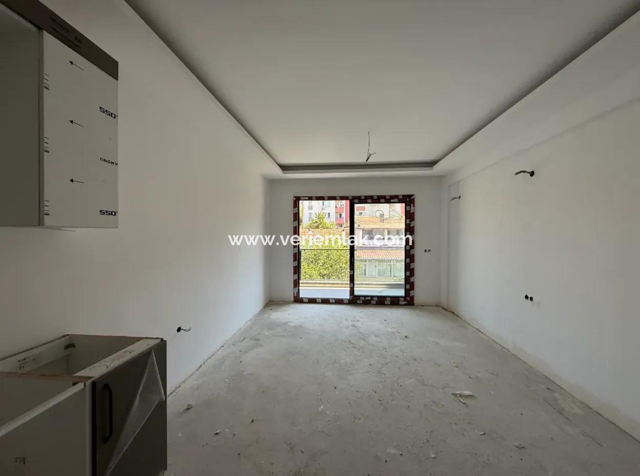 New 2 1 Apartment For Sale Near Seferihisar State Hospital, With A Wide Usage Area