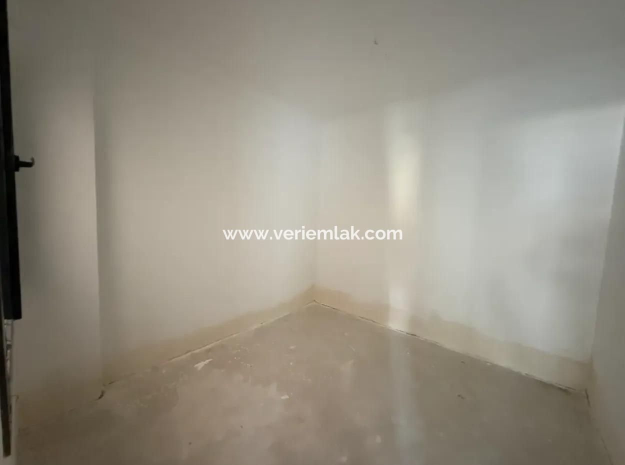 New 2 1 Apartment For Sale Near Seferihisar State Hospital, With A Wide Usage Area
