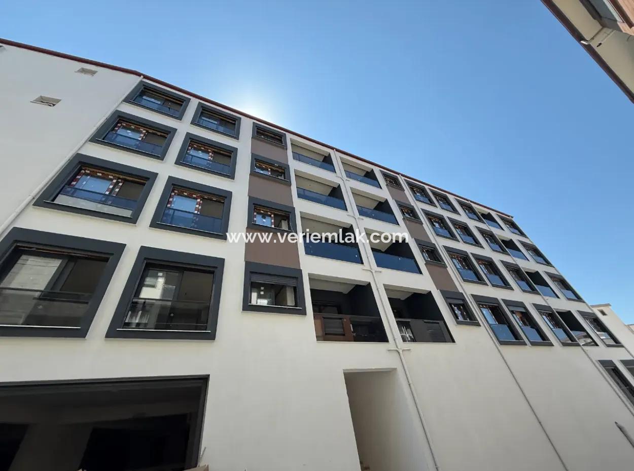 New 2 1 Apartment For Sale Near Seferihisar State Hospital, With A Wide Usage Area
