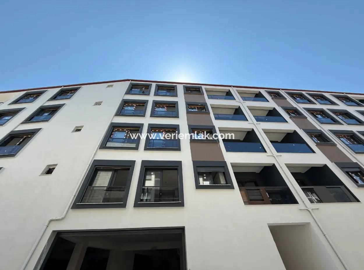 New 2 1 Apartment For Sale Near Seferihisar State Hospital, With A Wide Usage Area