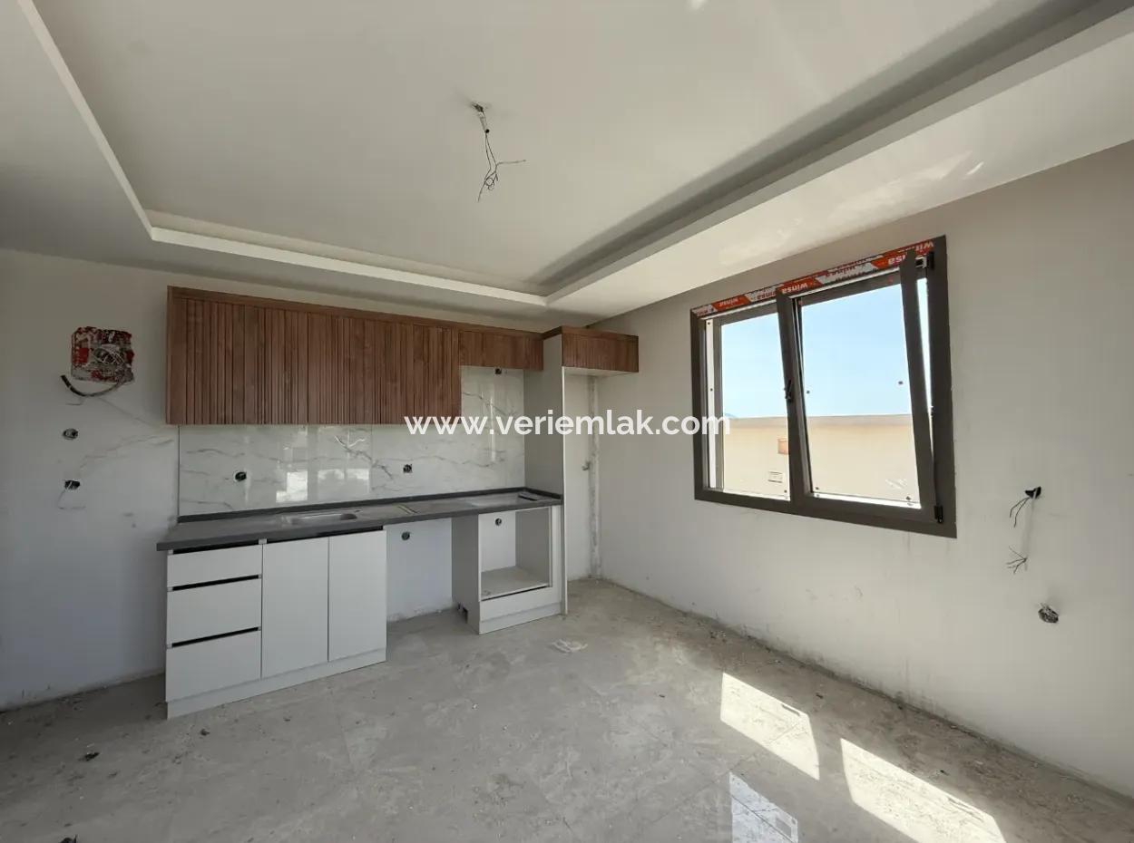 Spacious And Modern 1 1 Apartment In Camiikebir, Seferihisar