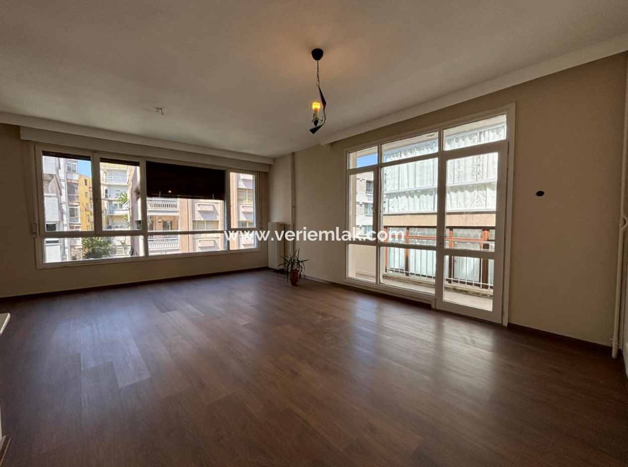 Opportunity Apartment For Rent 3Rd Floor 2 1 Rent On Alsancak Dutlu Street.
