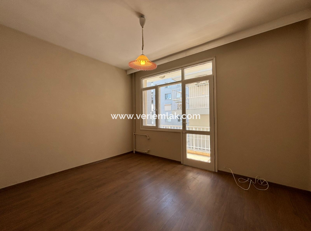Opportunity Apartment For Rent 3Rd Floor 2 1 Rent On Alsancak Dutlu Street.